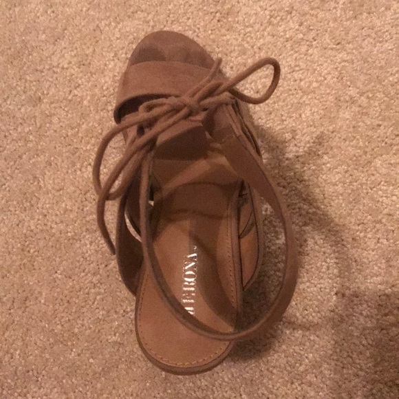 Cute tie heels - Picture 3 of 7